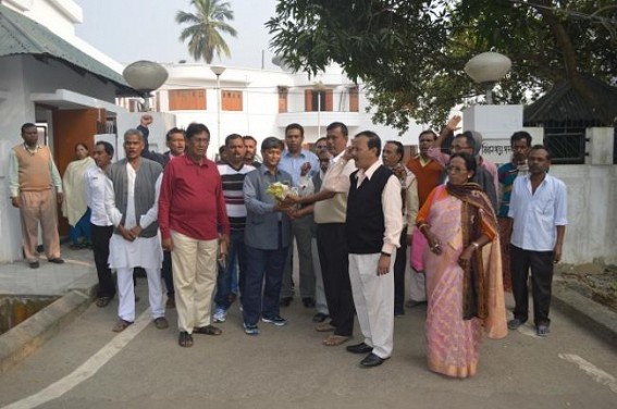 20 CPI (M) MLAs left for Delhi to Protest MGNREGA curtailment 20 CPI (M) MLAs left for Delhi to Protest MGNREGA curtailment
